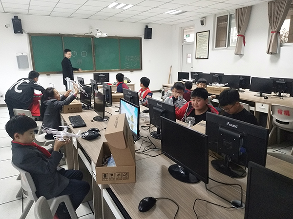 無人機編程初級課程
